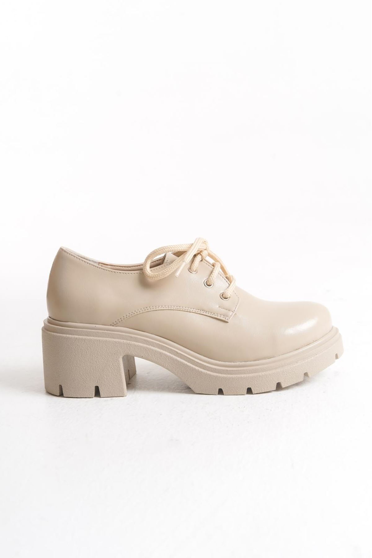 K-707 Bej Kırışık Rugan Yüksek Tabanlı Bağcıklı  Loafer Ayakkabı
