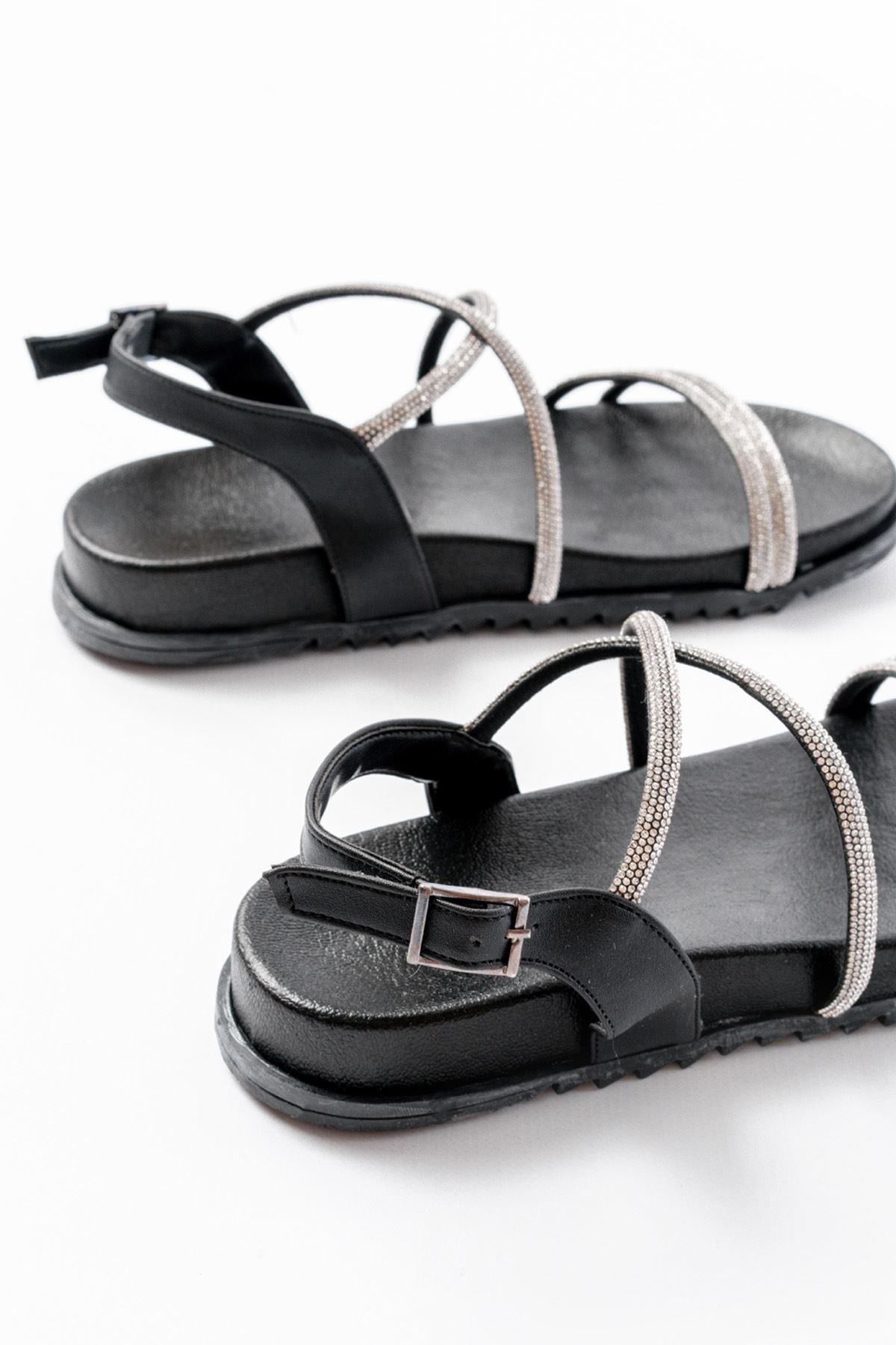 1001-1105 Siyah Gümüş Taşlı Günlük Kadın Sandalet