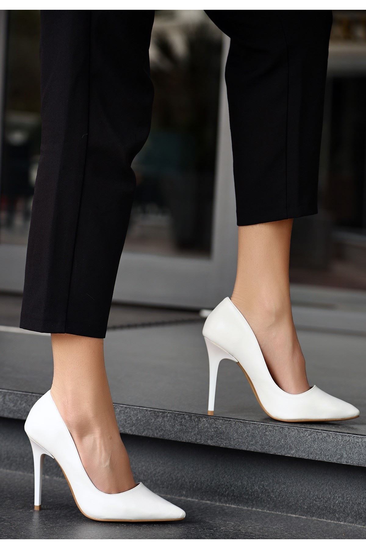 Hillar Beyaz Cilt Stiletto Ayakkabı