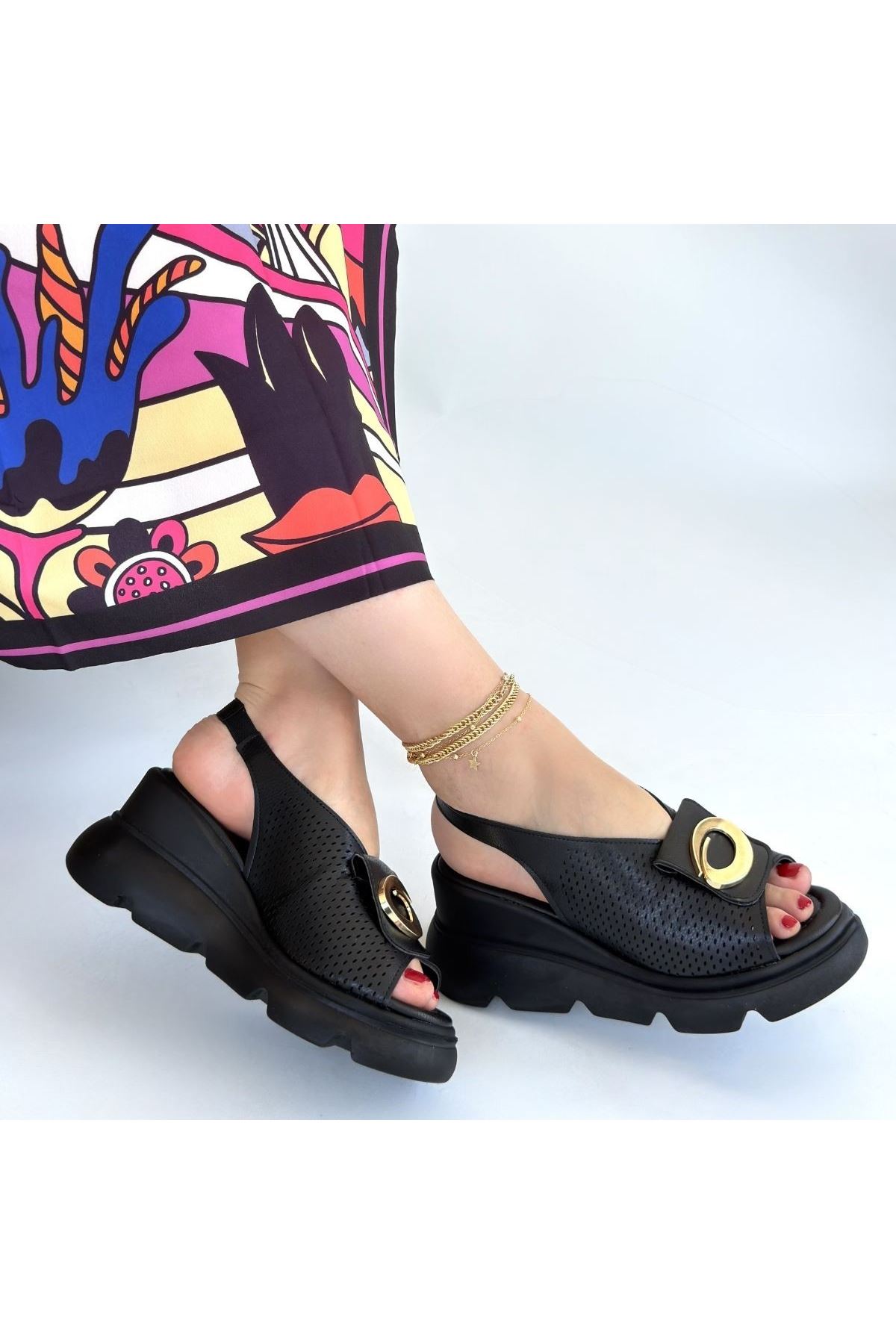 Gwon Siyah Cilt Dolgu Topuk Sandalet