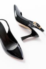 719 Siyah Rugan Sivri Burunlu Toka Detaylı  Topuklu Kadın Ayakkabı