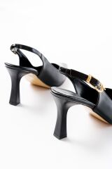 719 Siyah Rugan Sivri Burunlu Toka Detaylı  Topuklu Kadın Ayakkabı