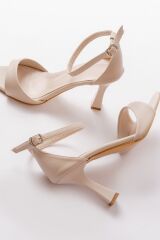 718 Bej Cilt Sivri Burunlu Topuklu Bilekten Bağlamalı Kadın Ayakkabı