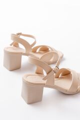 K-11 Bej Günlük Çapraz Topuklu Kadın Sandalet