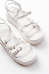 861-1222 Beyaz Tokalı Bilekten Bağlamalı Dolgu Kadın Sandalet