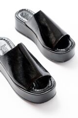 861-1011 Siyah Cam Kırığı Geniş Bantlı Dolgu Kadın Terlik