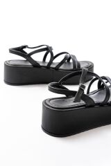 861-1029 Siyah Dolgu Kadın Sandalet