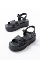 861-1005 Siyah Günlük Çapraz Dolgu Topuk Kadın Sandalet