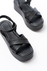 861-1005 Siyah Günlük Çapraz Dolgu Topuk Kadın Sandalet