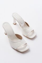 S-617 Beyaz Rugan Günlük Topuklu Kadın Terlik
