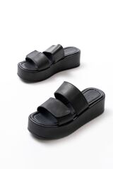 861-1034 Siyah Çıtçıtlı Dolgu Topuk Kadın Terlik