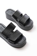 861-1034 Siyah Çıtçıtlı Dolgu Topuk Kadın Terlik