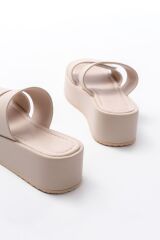 861-1034 Bej  Çıtçıtlı Dolgu Topuk Kadın Terlik