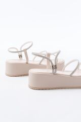 861-1008 Bej Gümüş Taşlı Dolgu Topuklu Kadın Sandalet