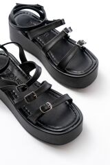 861-1222 Siyah Tokalı Bilekten Bağlamalı Dolgu Kadın Sandalet