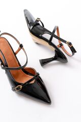 K-6722 Siyah Rugan Toka Detaylı Sivri Burun Kadın Ayakkabı