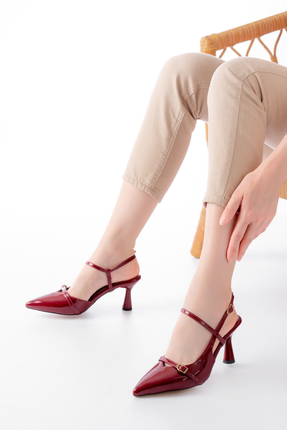 K-6722 Bordo Rugan Toka Detaylı Sivri Burun Kadın Ayakkabı