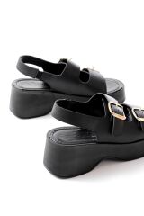 24414-572 Siyah Tokalı  Günlük Dolgu Topuk Kadın Sandalet