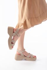 24414-1005 Bej Günlük Çapraz Dolgu Topuk Kadın Sandalet