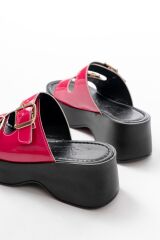 24414-574 Fuşya Rugan Günlük Tokalı Dolgu Topuk Kadın Terlik