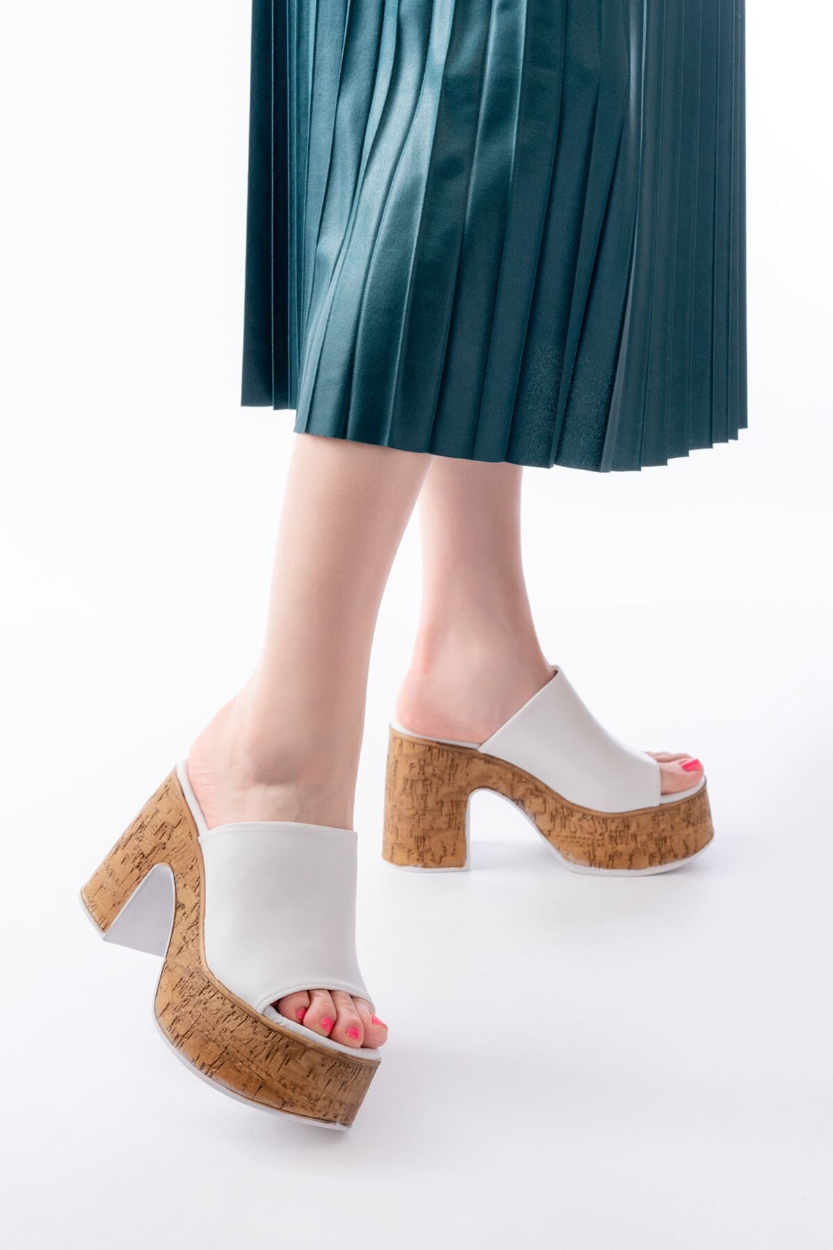 N-7308 Beyaz Kalın Yüksek Taban Kadın Terlik