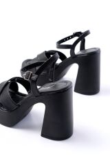 P-105 Siyah Çapraz Kalın Topuklu Kadın Sandalet