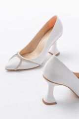 K-10 Beyaz Günlük Sarmal Taşlı Topuklu Kadın Ayakkabı