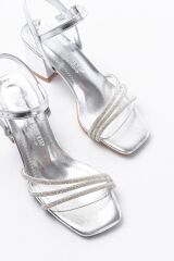 S-889  Gümüş 3 Bantlı Topuklu Kadın Ayakkabı