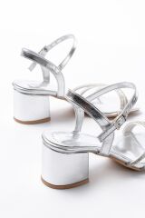 S-889  Gümüş 3 Bantlı Topuklu Kadın Ayakkabı