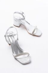 S-890 Gümüş Çift Bantlı Taşlı Kalın Topuklu Kadın Ayakkabı