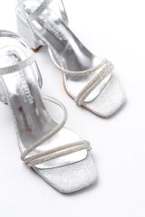 S-900  Gümüş Bantlı Taşlı Kalın Şeffaf Topuklu Kadın Ayakkabı