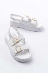 24413-572 Beyaz Günlük Dolgu Topuk Toka Aksesuarlı Kadın Sandalet
