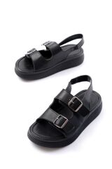 24413-572 Siyah Günlük Dolgu Topuk Toka Aksesuarlı Kadın Sandalet