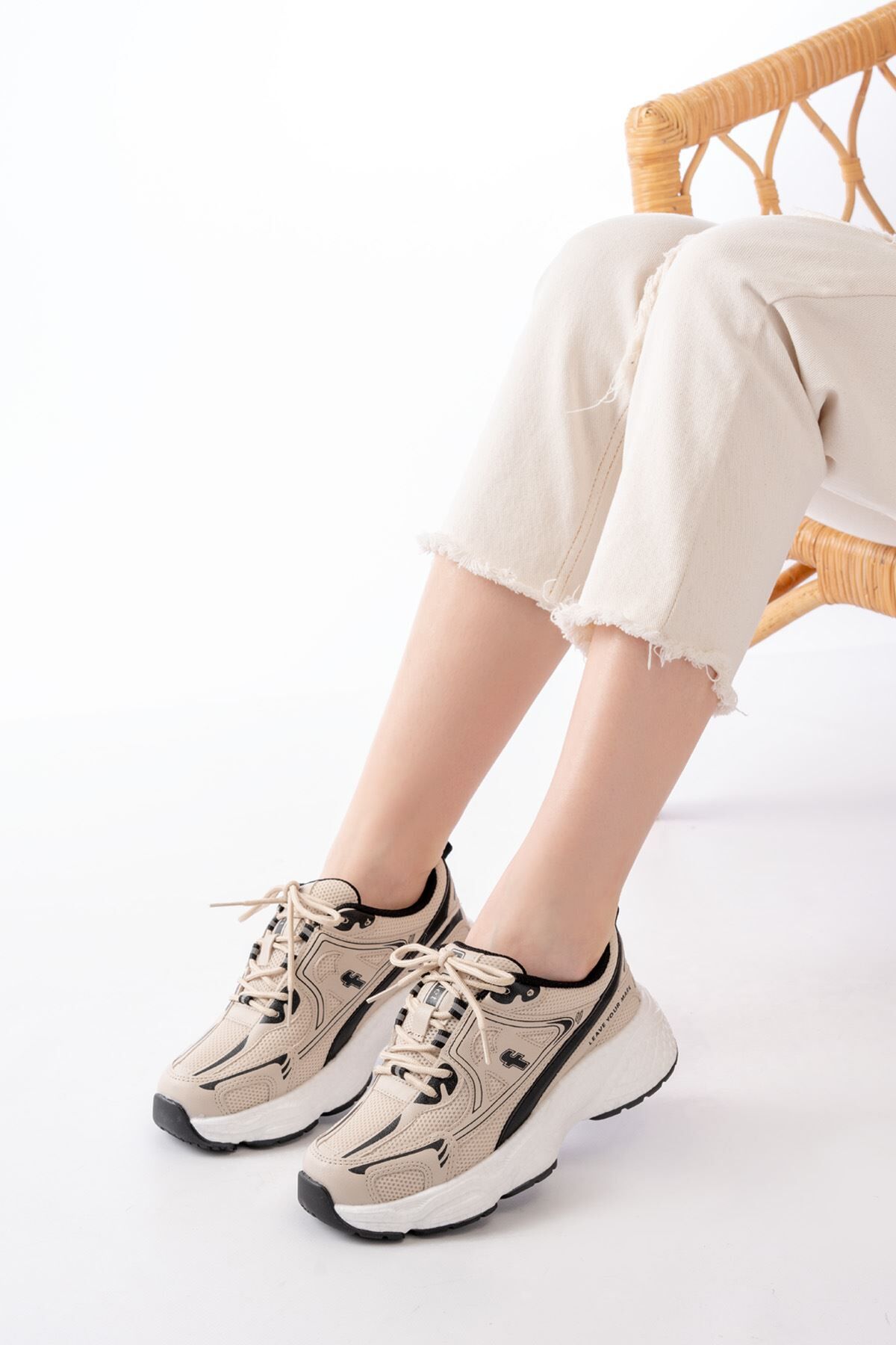 F-329 Bej Günlük Bağcıklı Siyah Desenli Yazlık Spor Ayakkabı