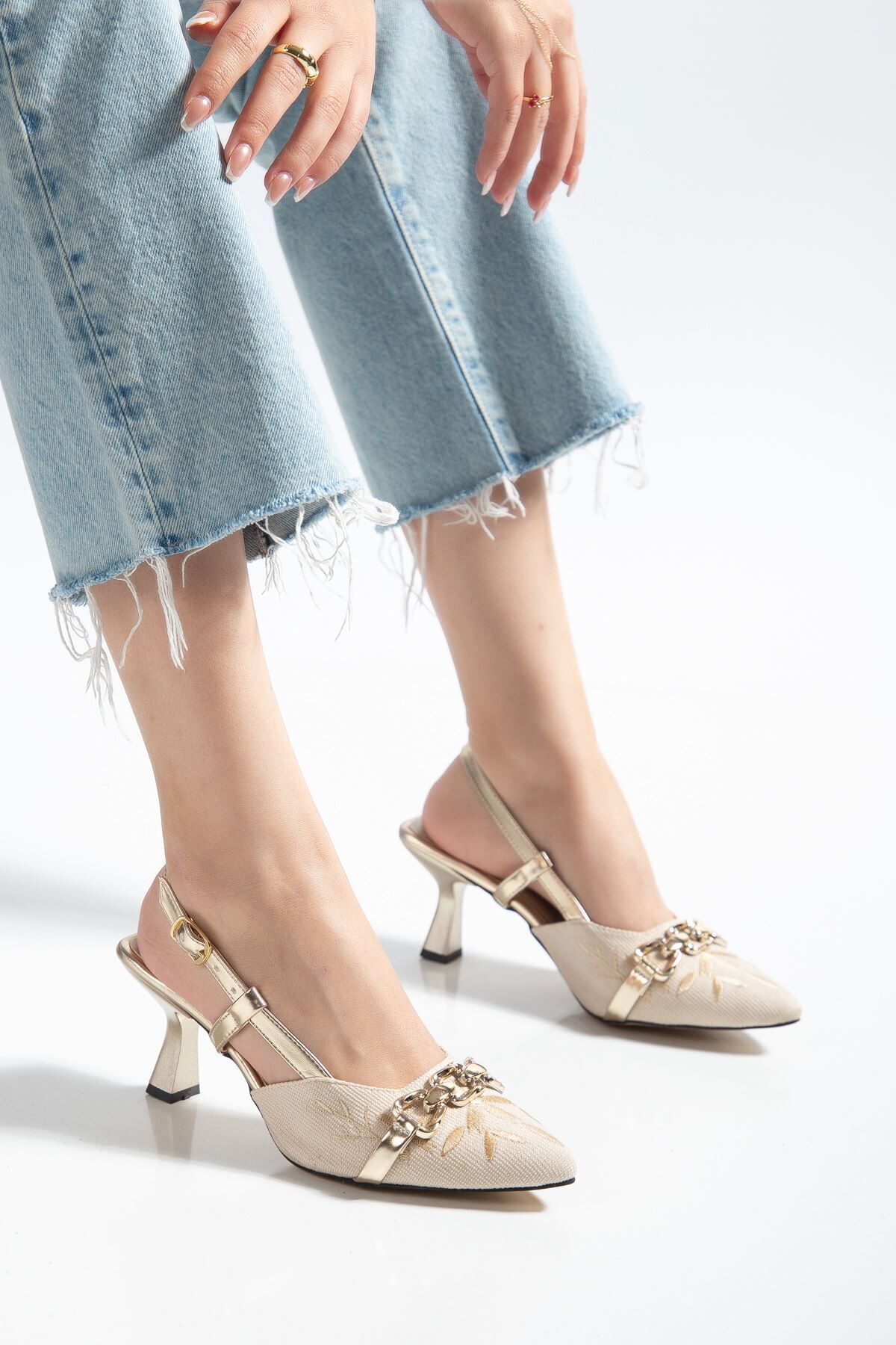 K-250 Altın Günlük Arkası Açık Tokalı Topuklu Kadın Ayakkabı