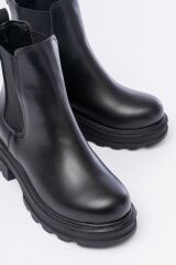 745-2137 Siyah Kalın Taban Lastikli Günlük Kadın Bot